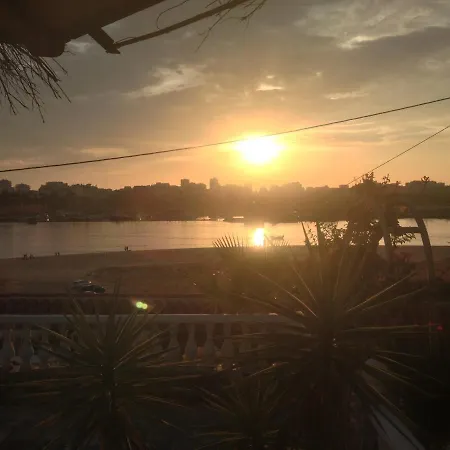 Апартаменты Two Bedroom Spacious Sleeps 6 *