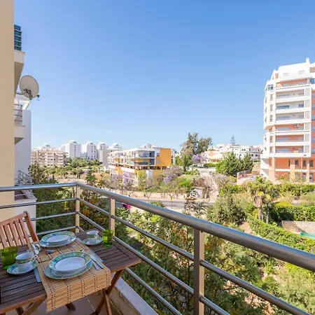 Two Bedroom Spacious Sleeps 6 Апартаменты