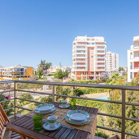 Two Bedroom Spacious Sleeps 6 * Portimão