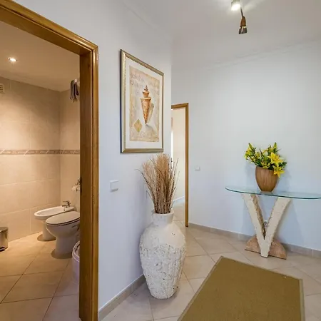Two Bedroom Spacious Sleeps 6 Портиман
