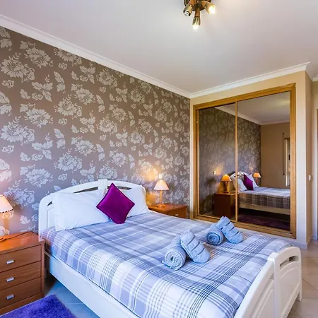 Two Bedroom Spacious Sleeps 6 Портиман