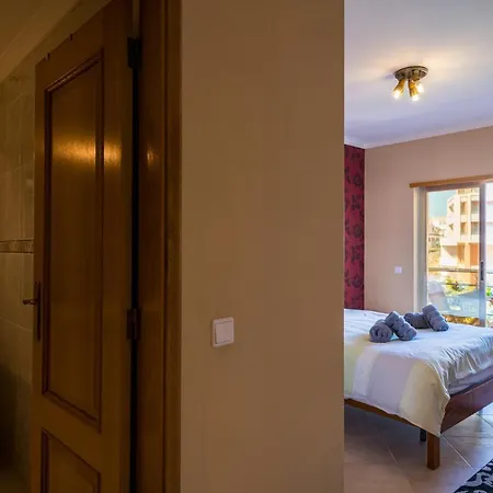 Two Bedroom Spacious Sleeps 6 Appartement Portimão