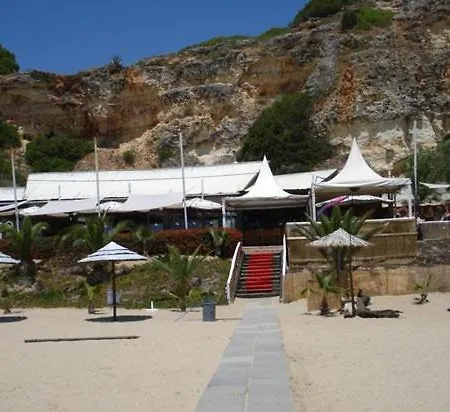 Two Bedroom Spacious Sleeps 6 *
