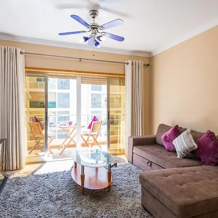 Apartamento Two Bedroom Spacious Sleeps 6 *